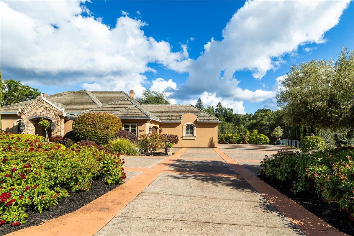 2620 Vineyard Drive
