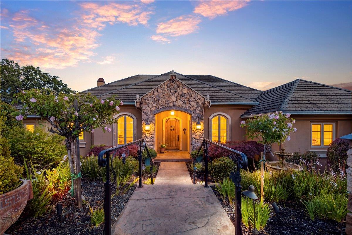 2620 Vineyard Drive