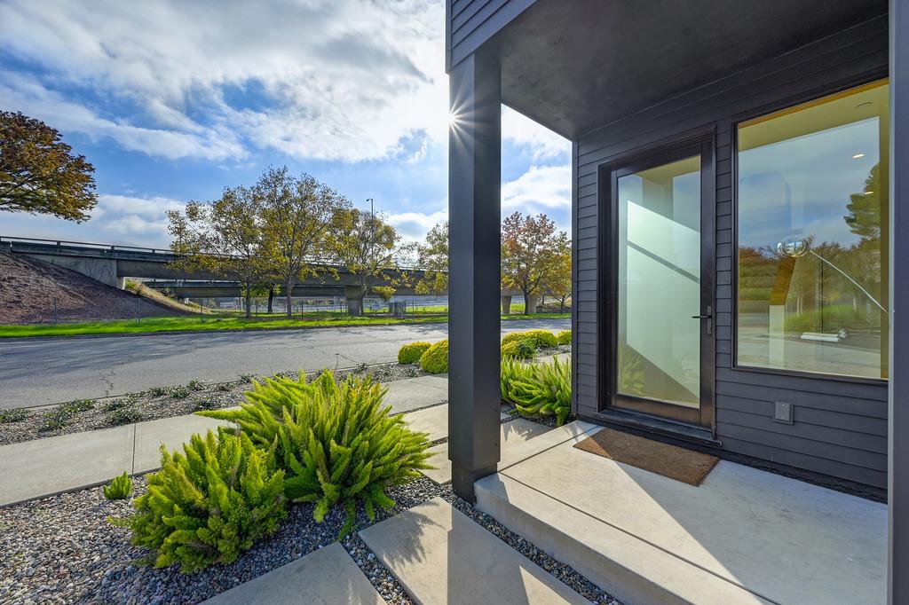 2730 Victorian Alley