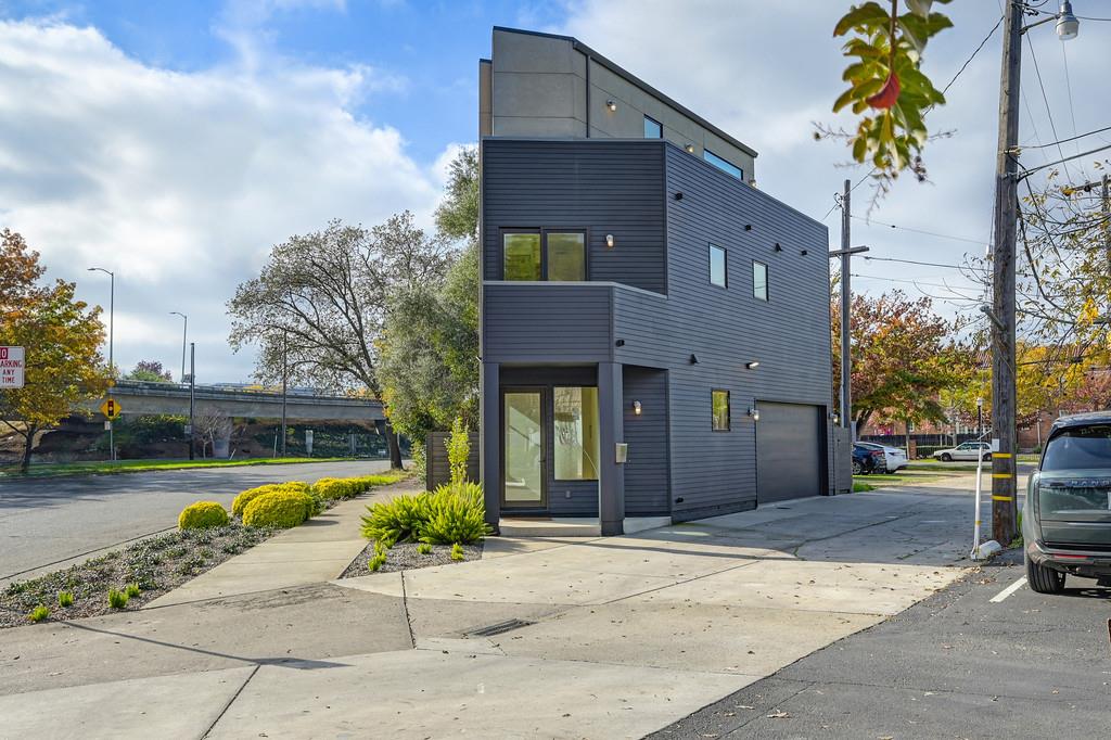 2730 Victorian Alley