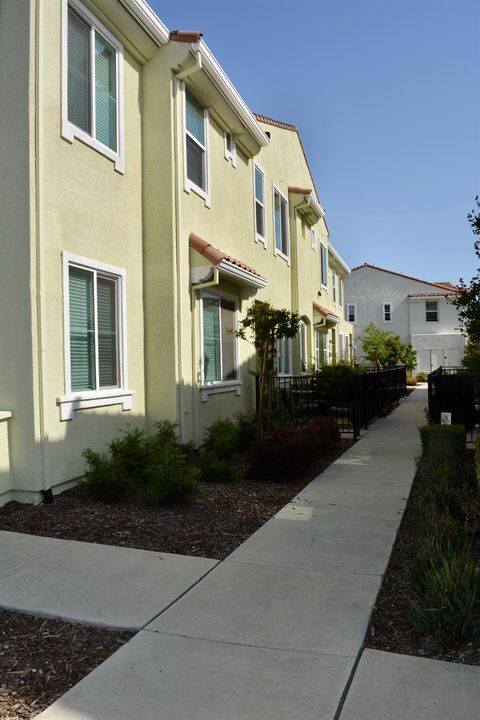 5301 East Commerce 42102 Sacramento CA 95835