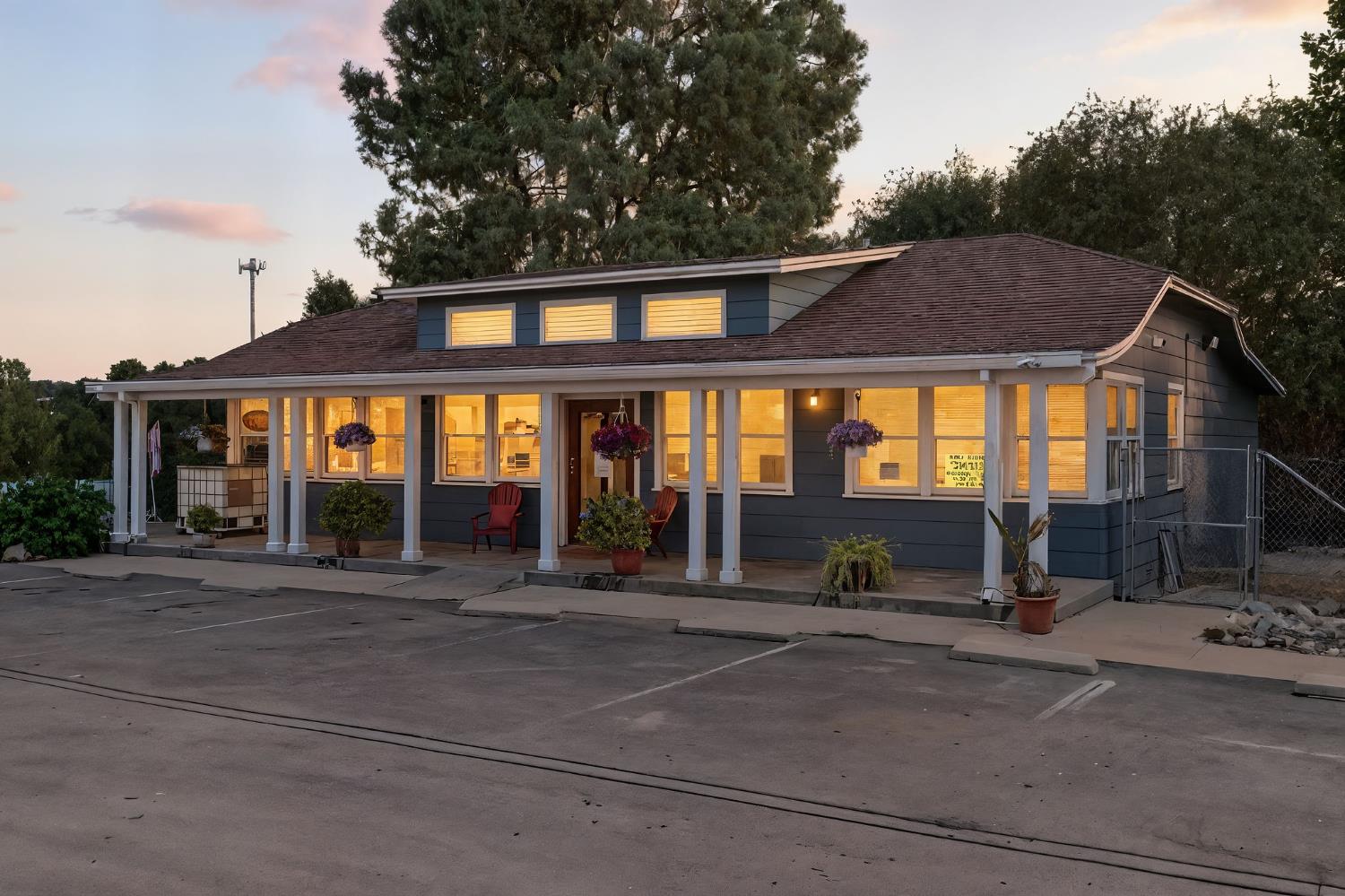 3413 Toyon Circle