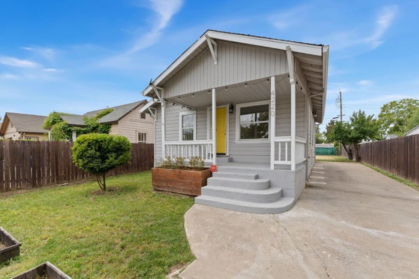 4220 33RD ST, SACRAMENTO, CA 95820 - Image f05c79b0cf0ff4c2c035eb7f6bd3fda7/512583478