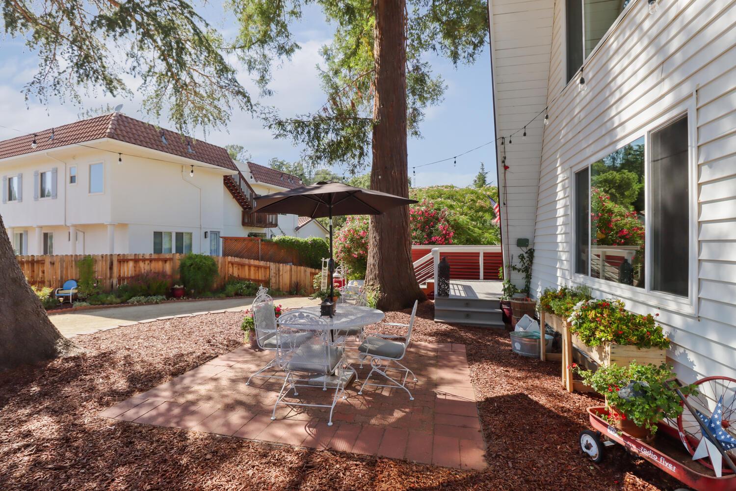 3929 Lake Vista Court
