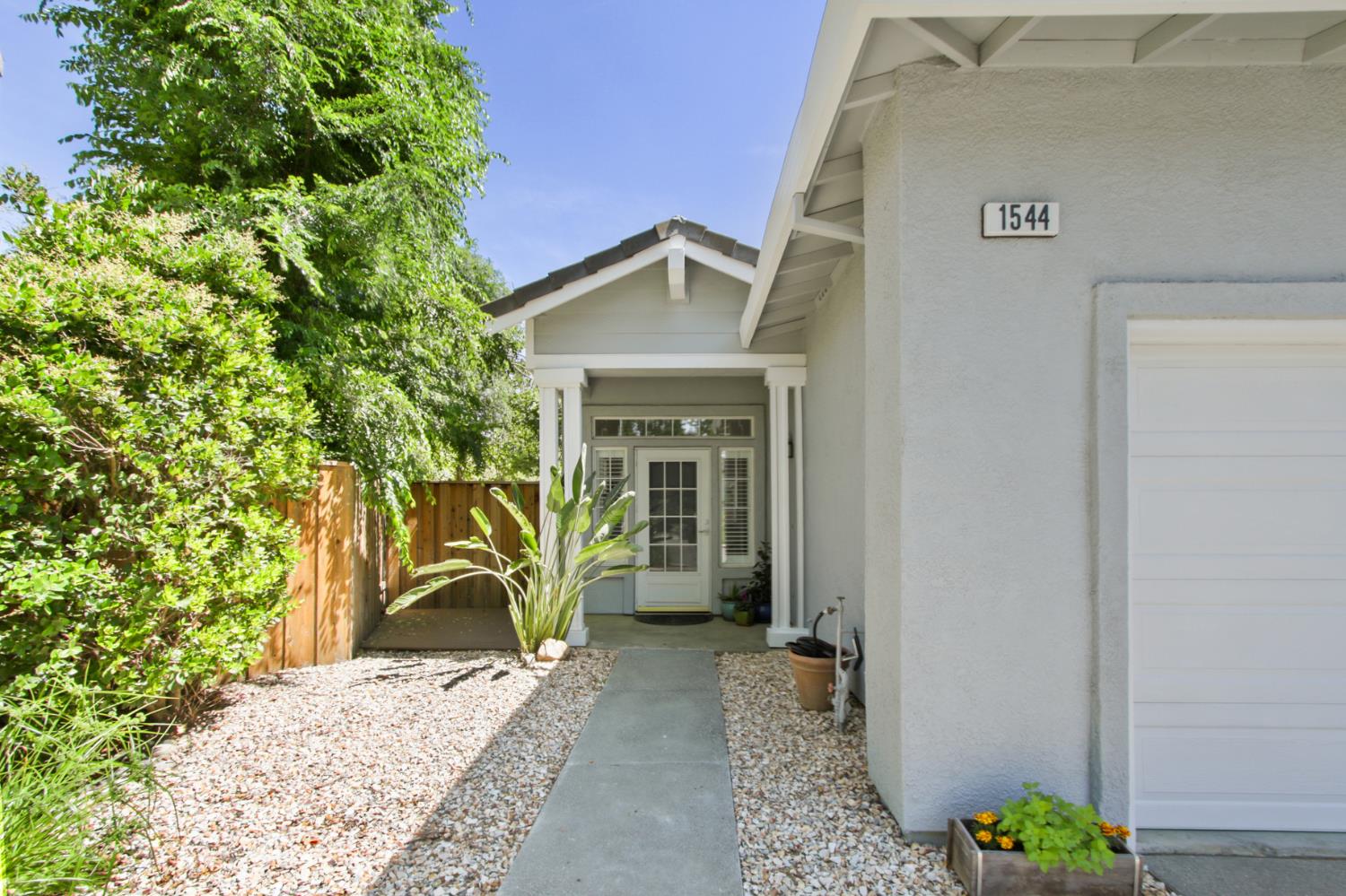 1544 Pinnacles Street