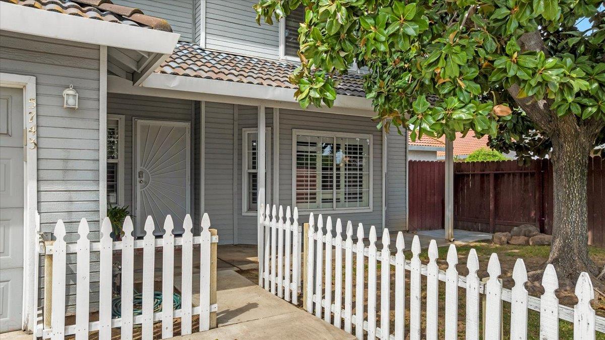 5743 Prince Edward Lane