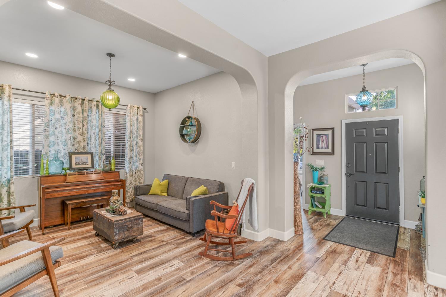 4346 Lakebreeze Drive