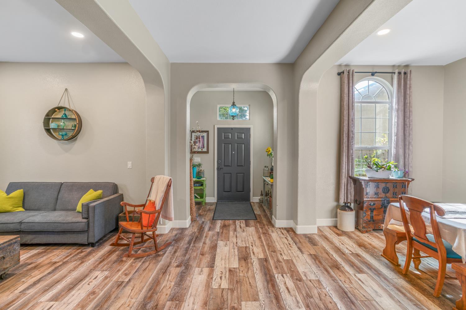 4346 Lakebreeze Drive