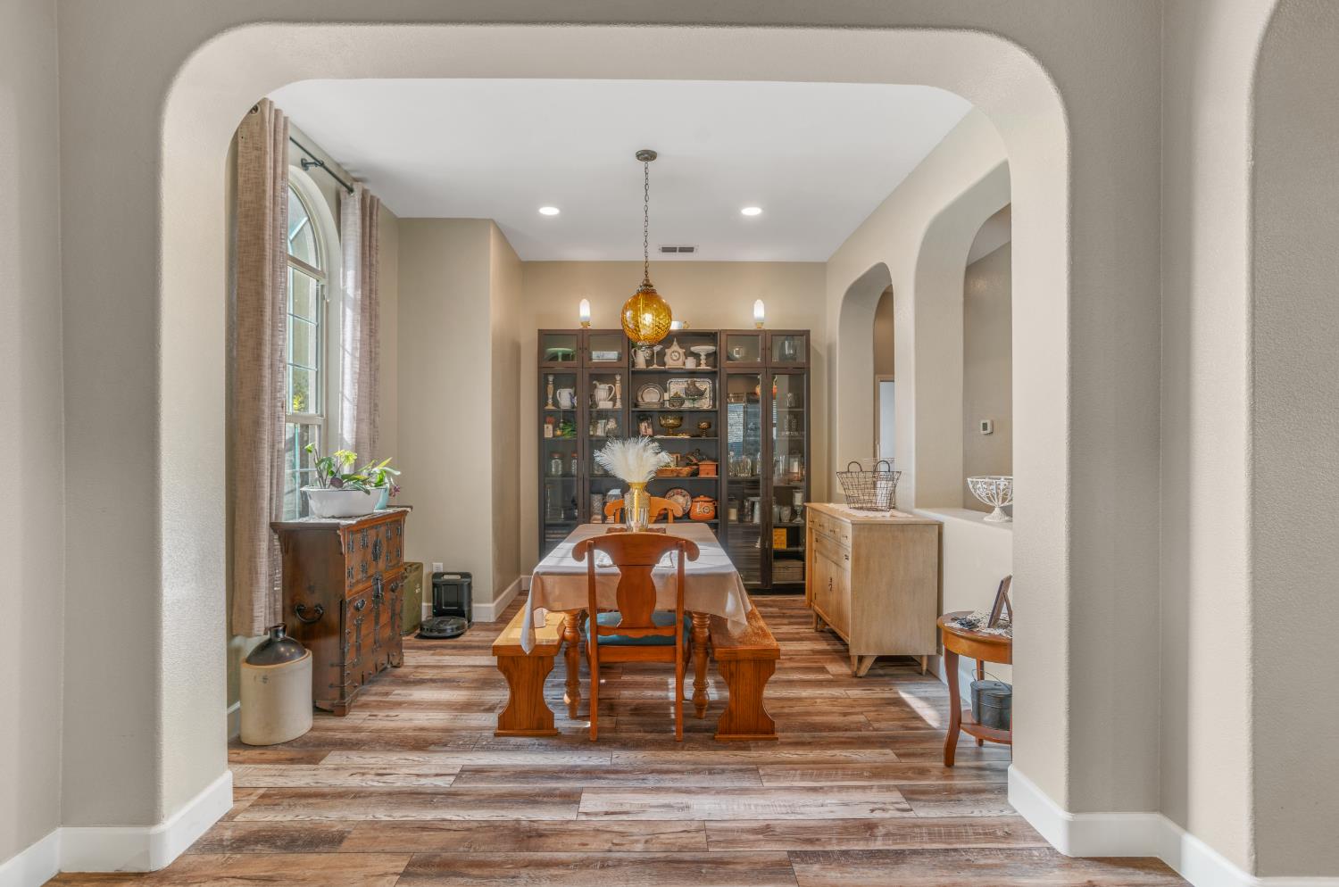 4346 Lakebreeze Drive