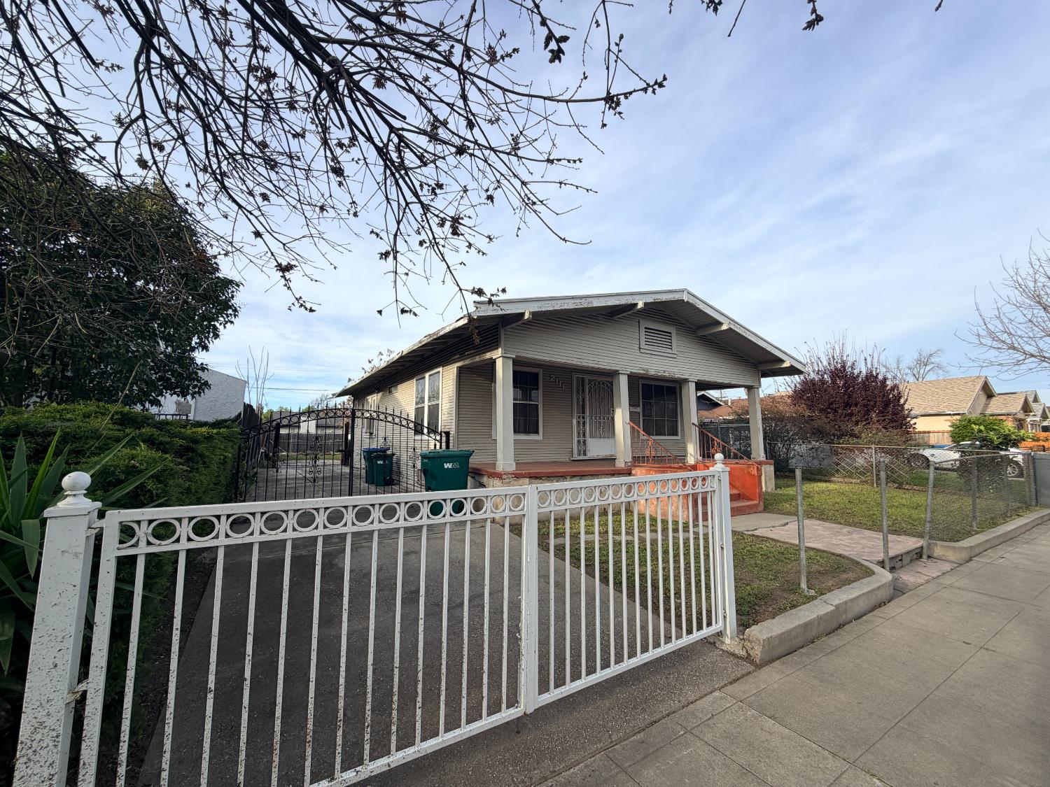 2111 E Hazelton Avenue