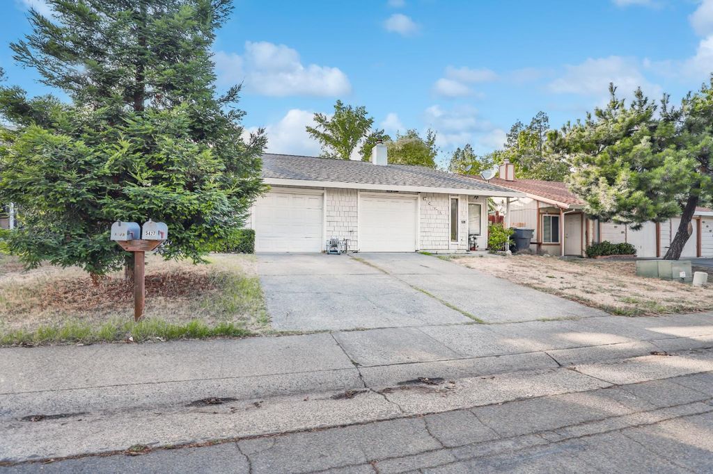 Photo of 5425 E Knoll Drive, Fair Oaks, CA 95628 (MLS # 225135905)