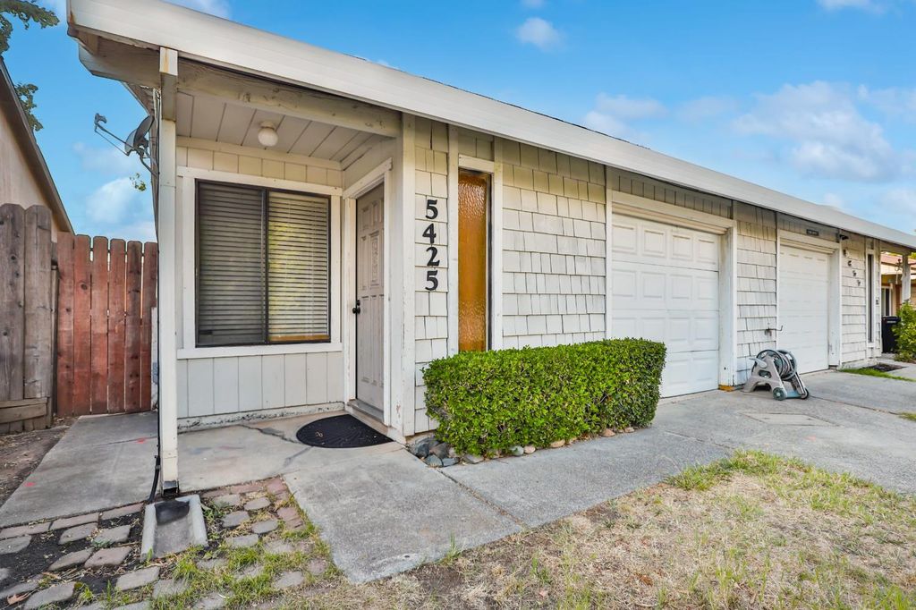 Photo of 5425 E Knoll Drive, Fair Oaks, CA 95628 (MLS # 225135905)