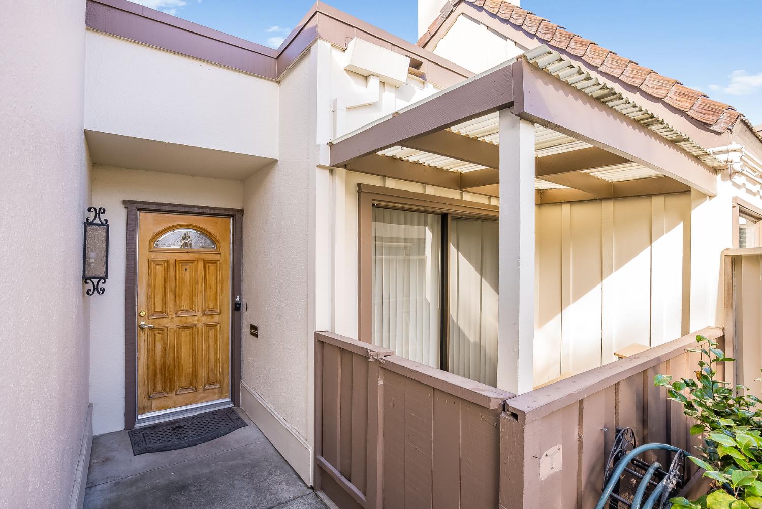 6023 Montgomery Corner