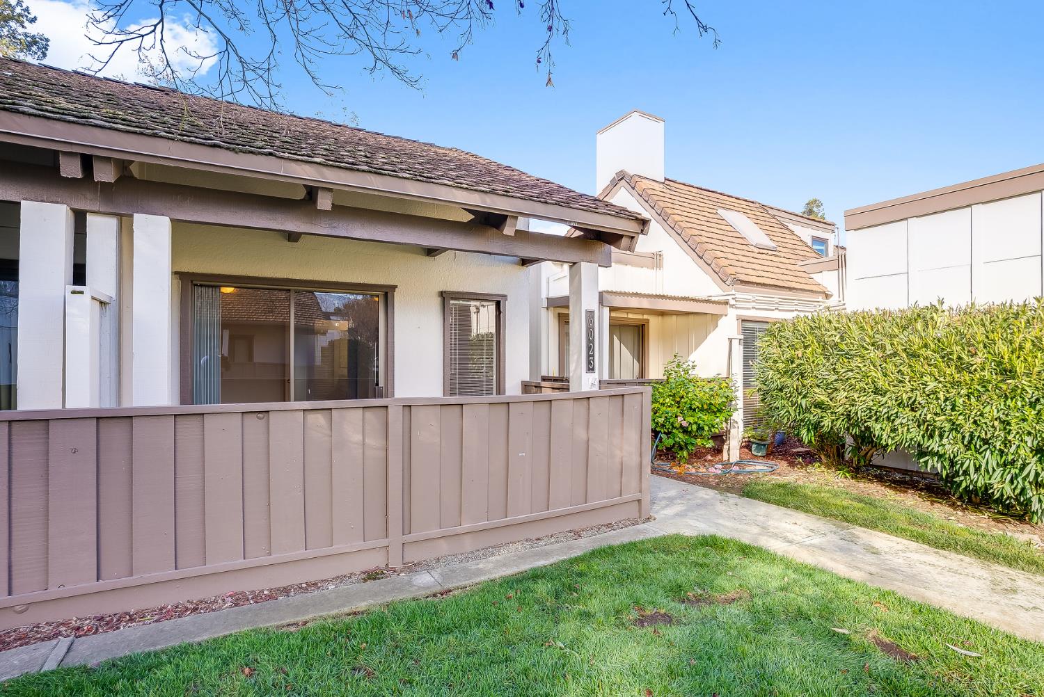 6023 Montgomery Corner