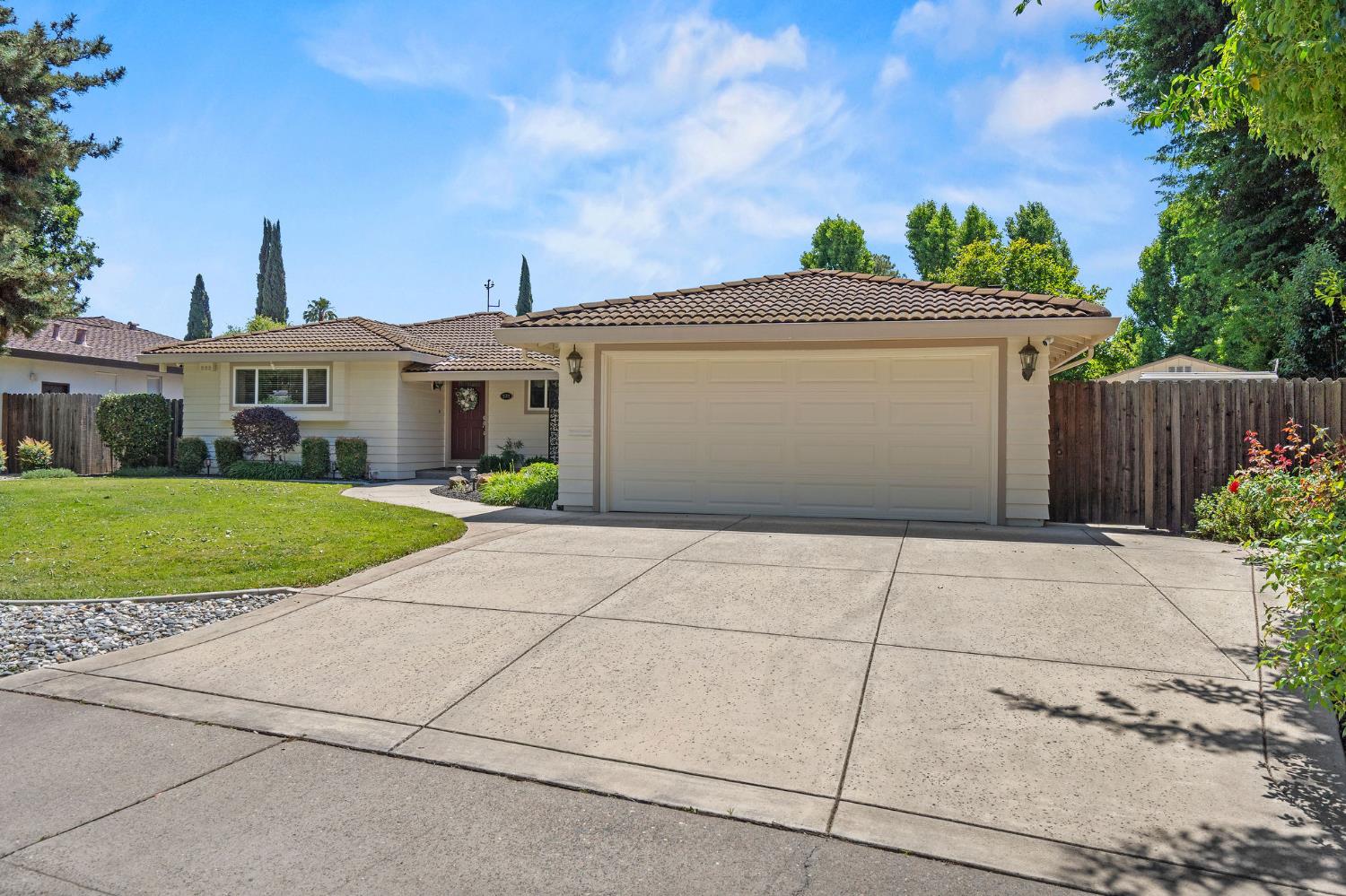 978 Greenhurst Way