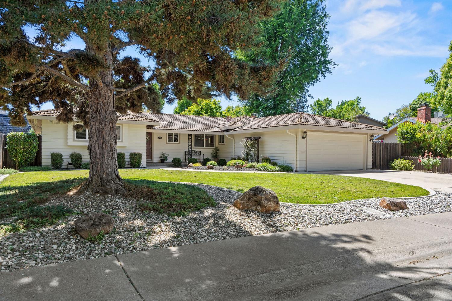 978 Greenhurst Way