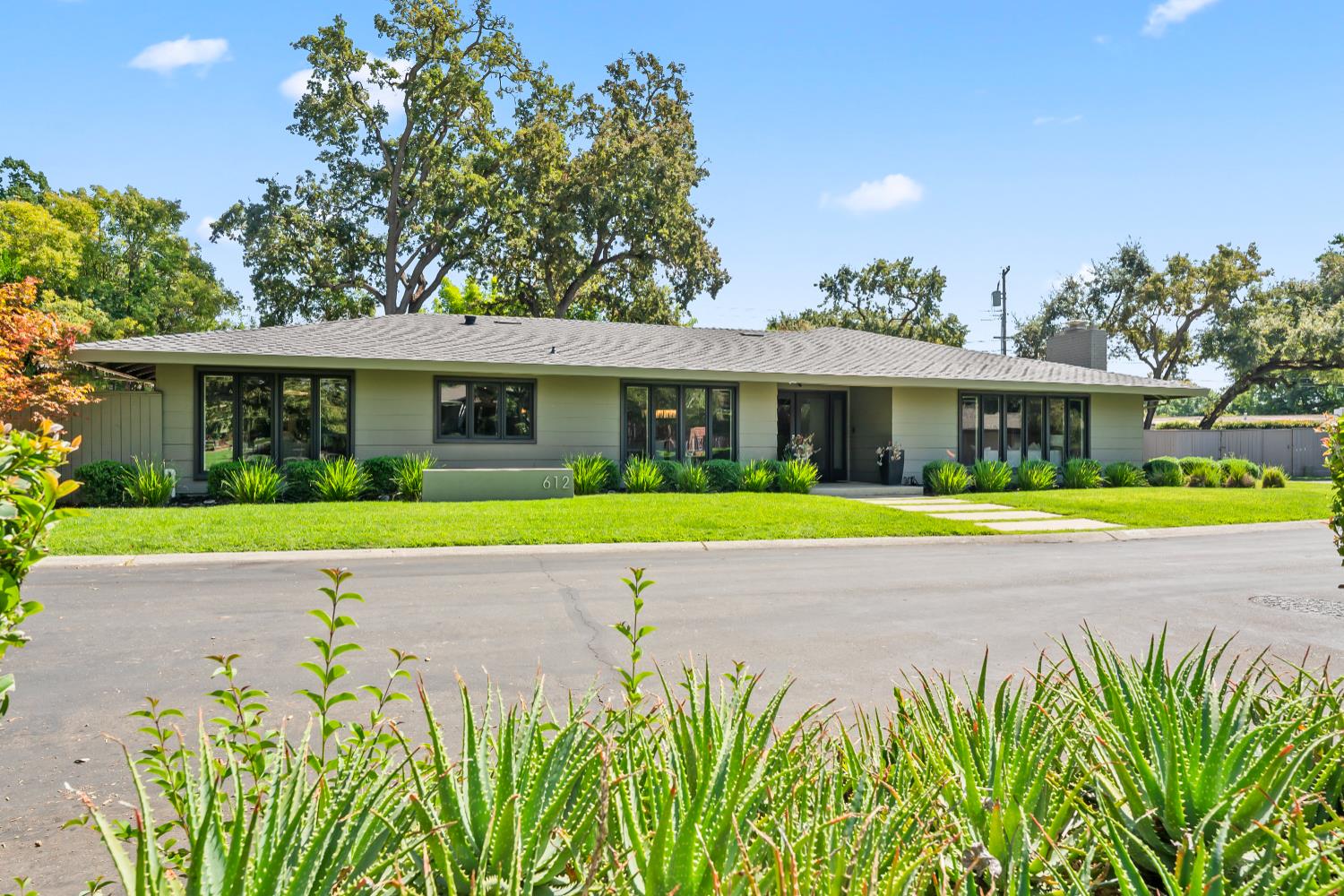 612 Lake Wilhaggin Drive