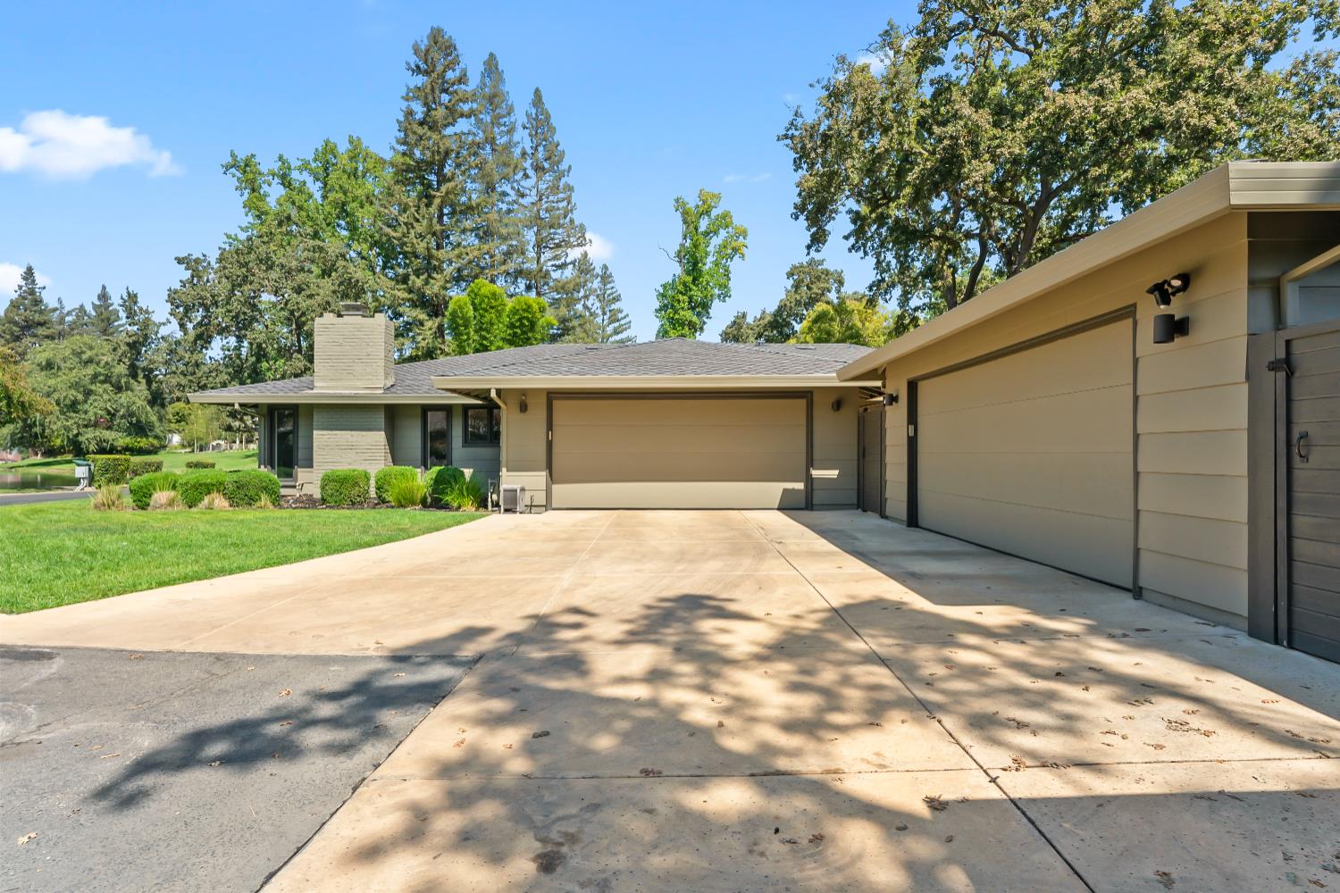 612 Lake Wilhaggin Drive