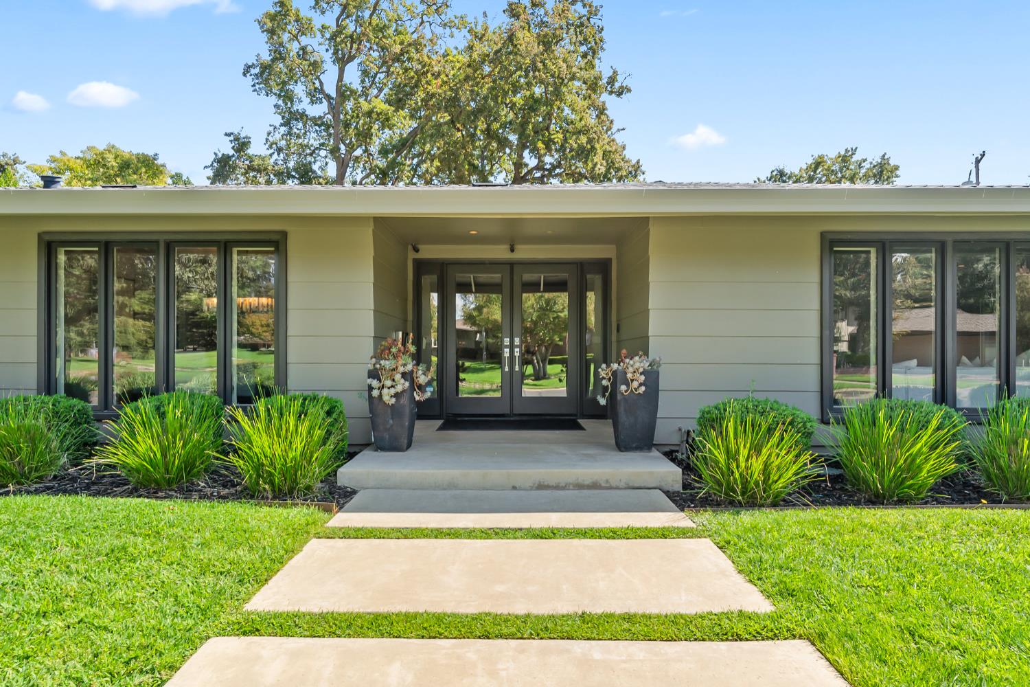 612 Lake Wilhaggin Drive