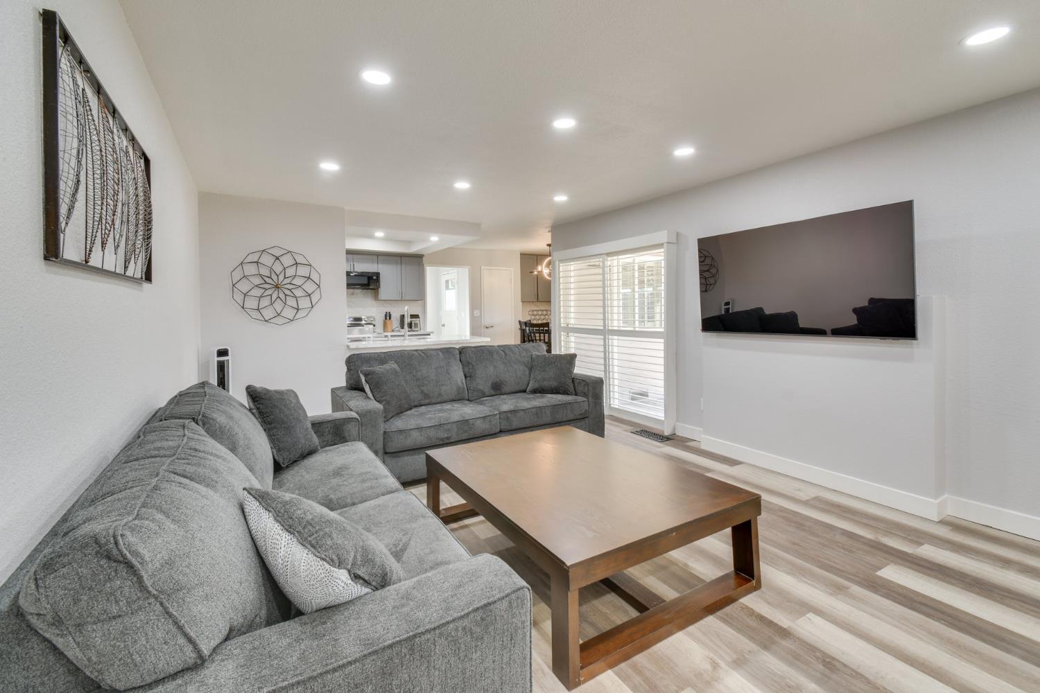 6034 Country Club Place