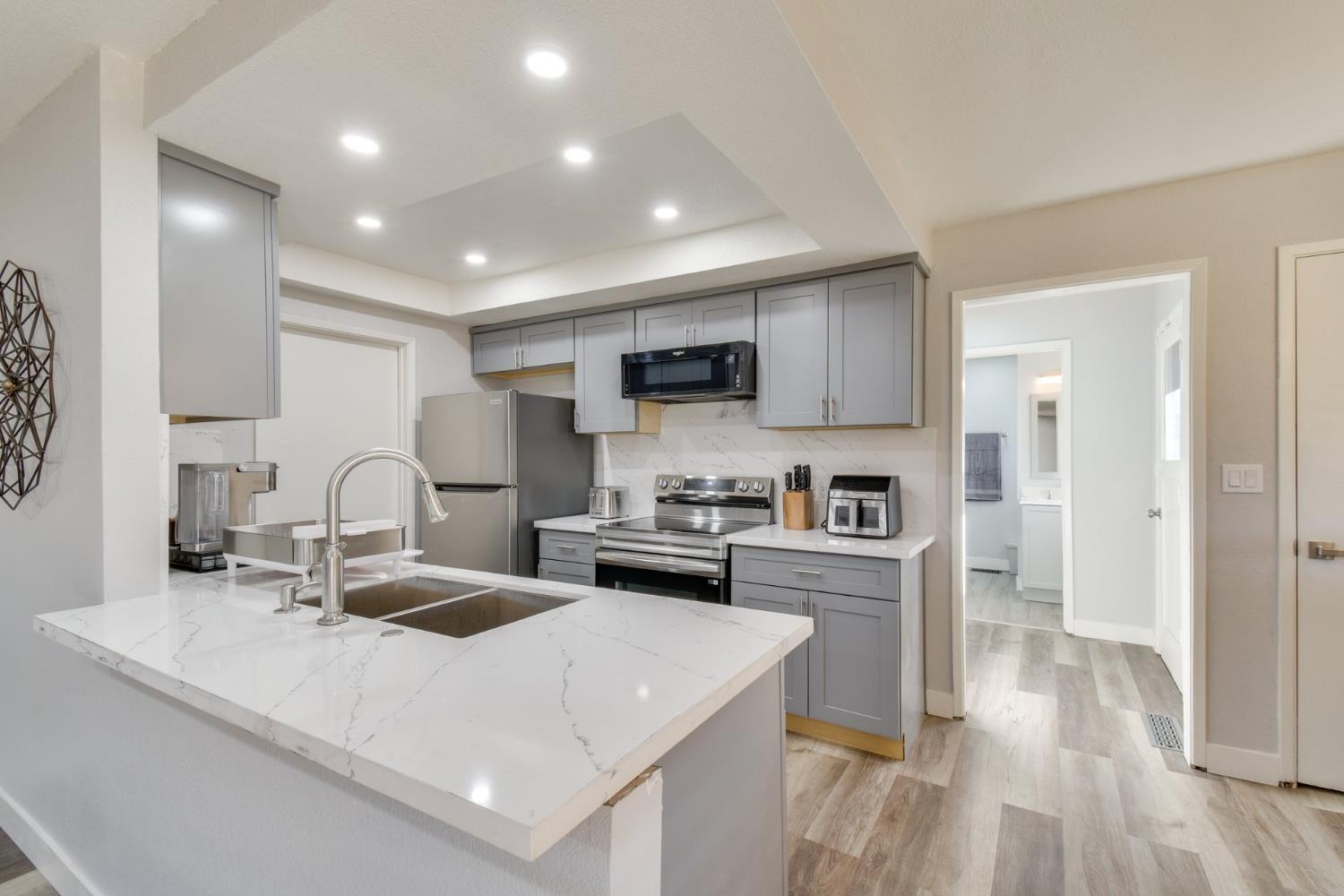 6034 Country Club Place