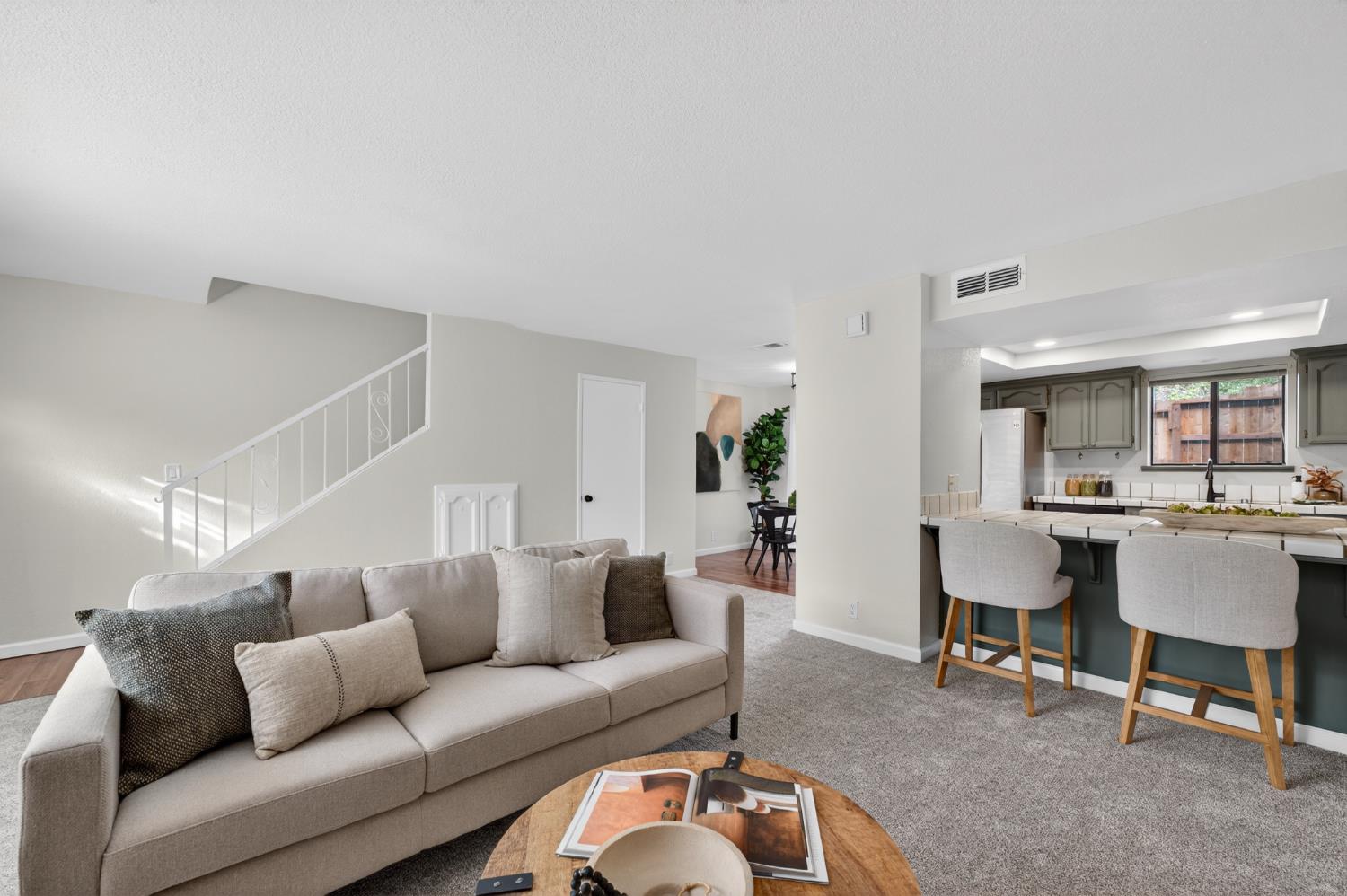 3381 La Canada Drive 8