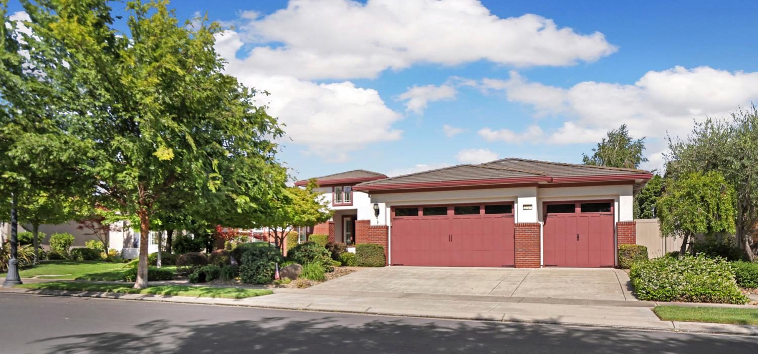 2424 Ashbridge Lane
