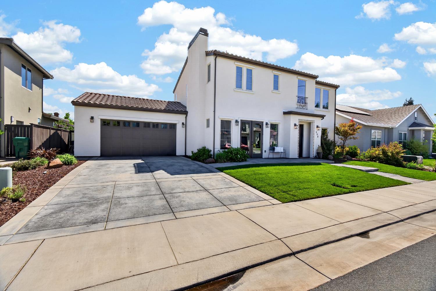 808 Iris Court