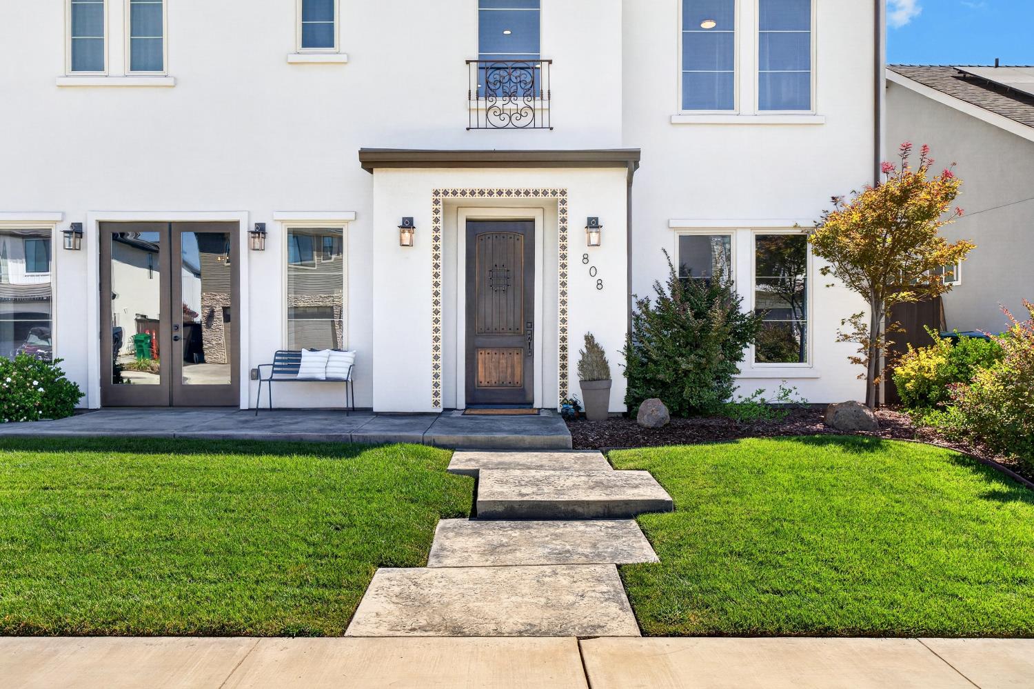 808 Iris Court
