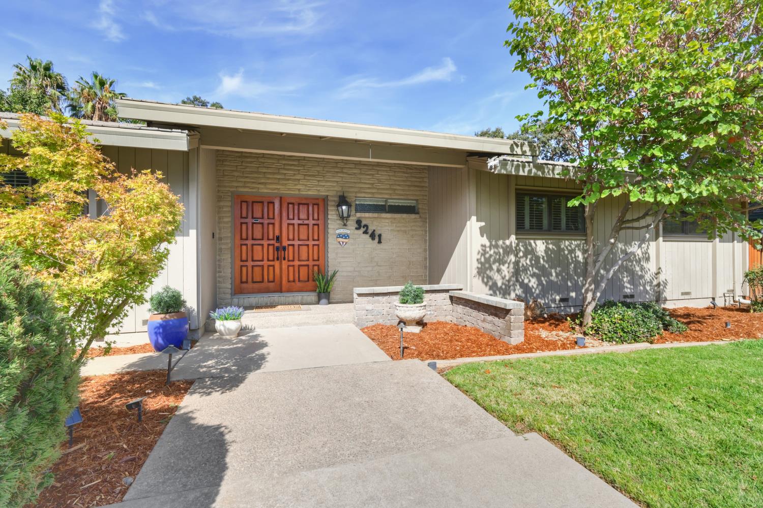 3241 Clairidge Way
