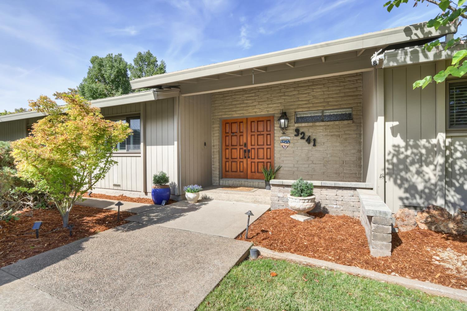 3241 Clairidge Way