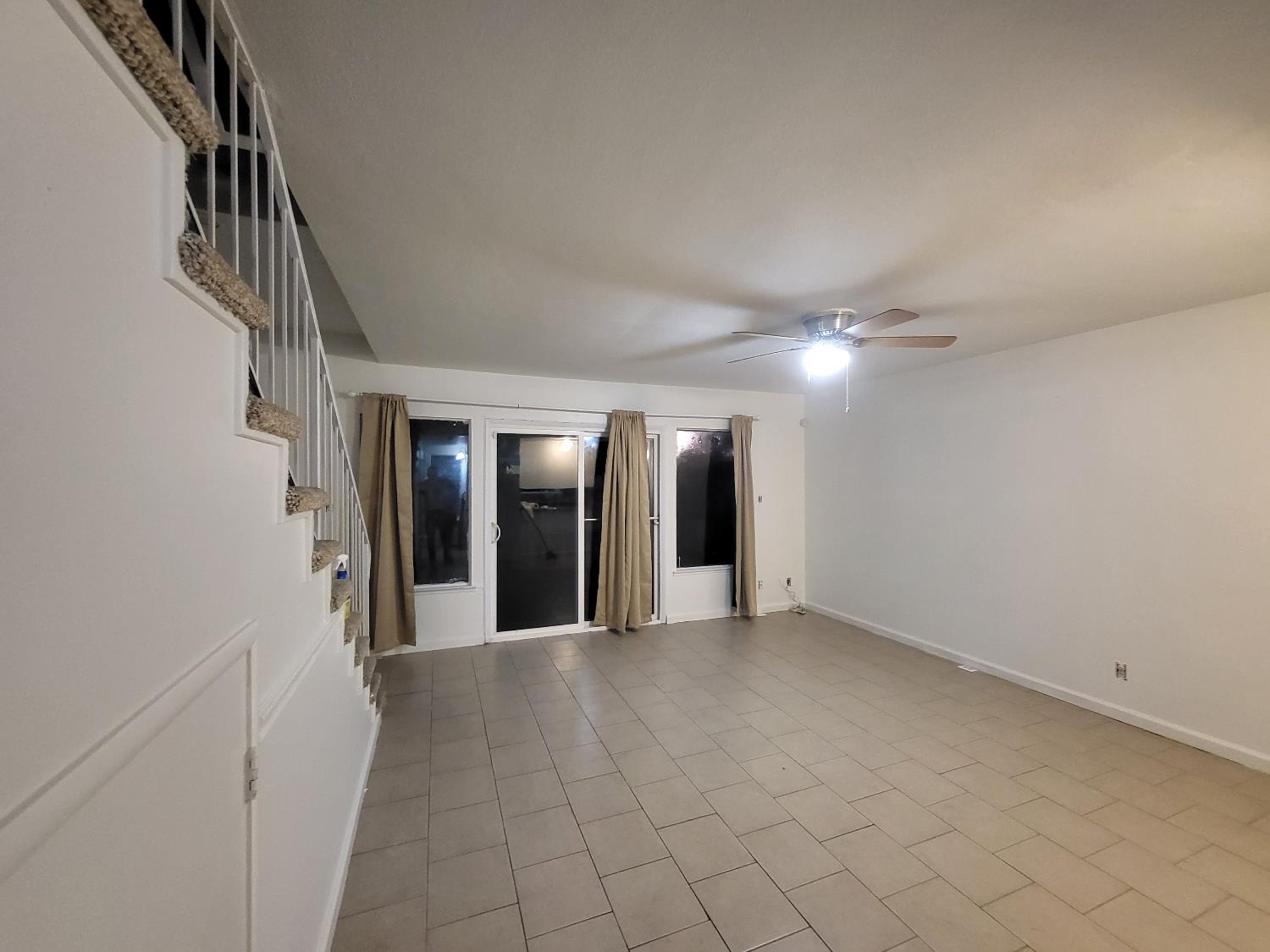 5682 Hillsdale Boulevard