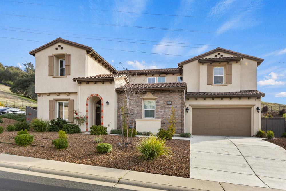 1585 Elmores Way