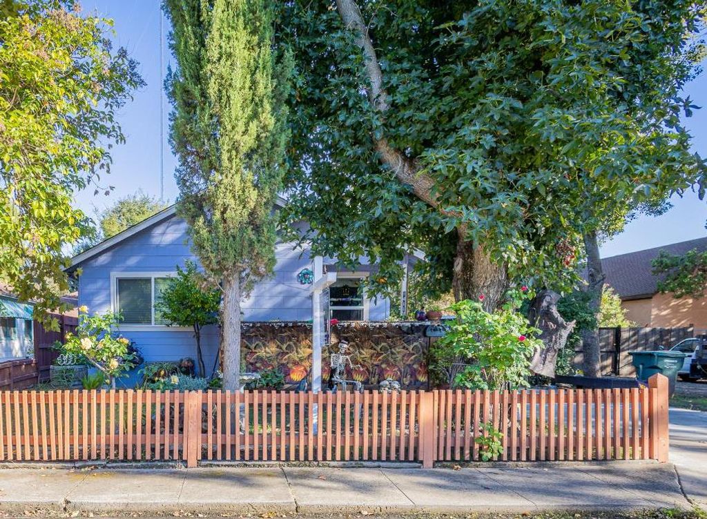 Photo of 14117 Pine Street, Walnut Grove, CA 95690 (MLS # 225135060)