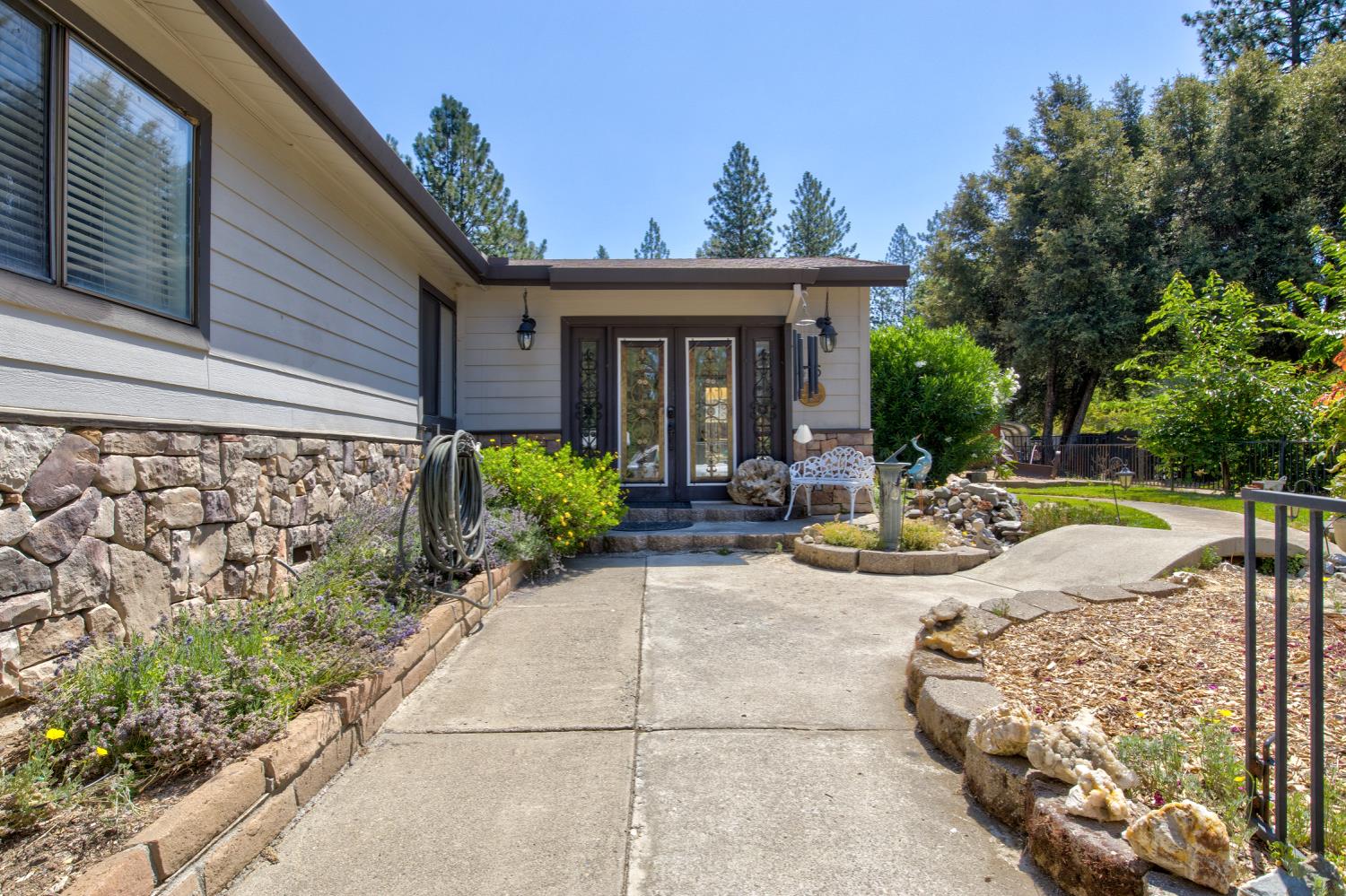 415 Carriage Lantern Court