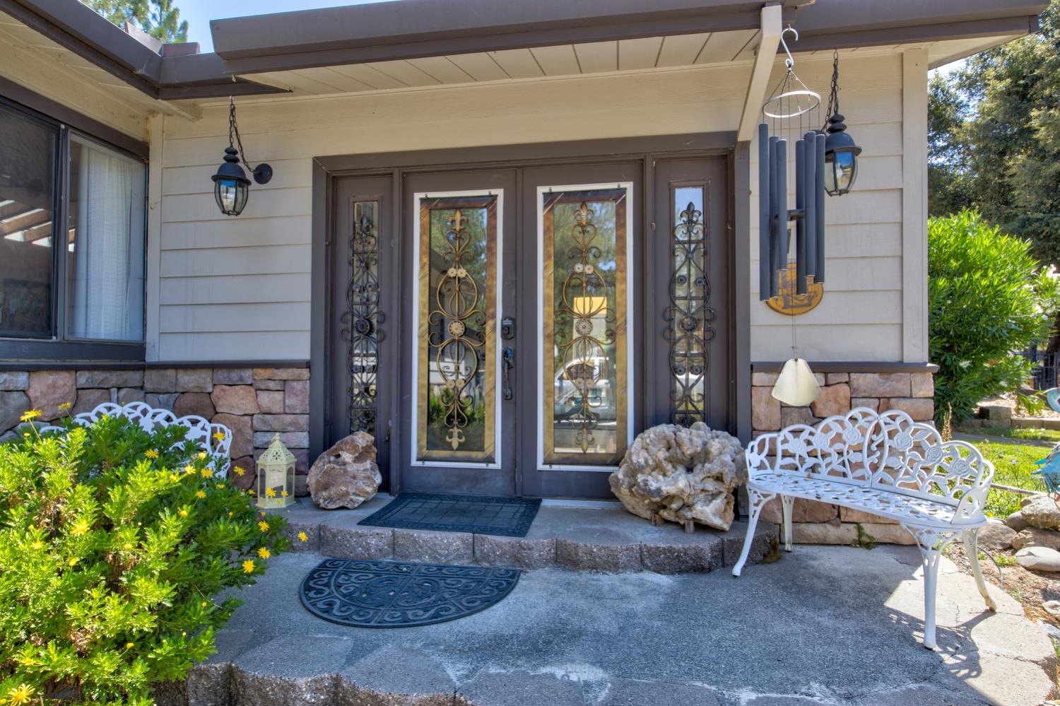 415 Carriage Lantern Court