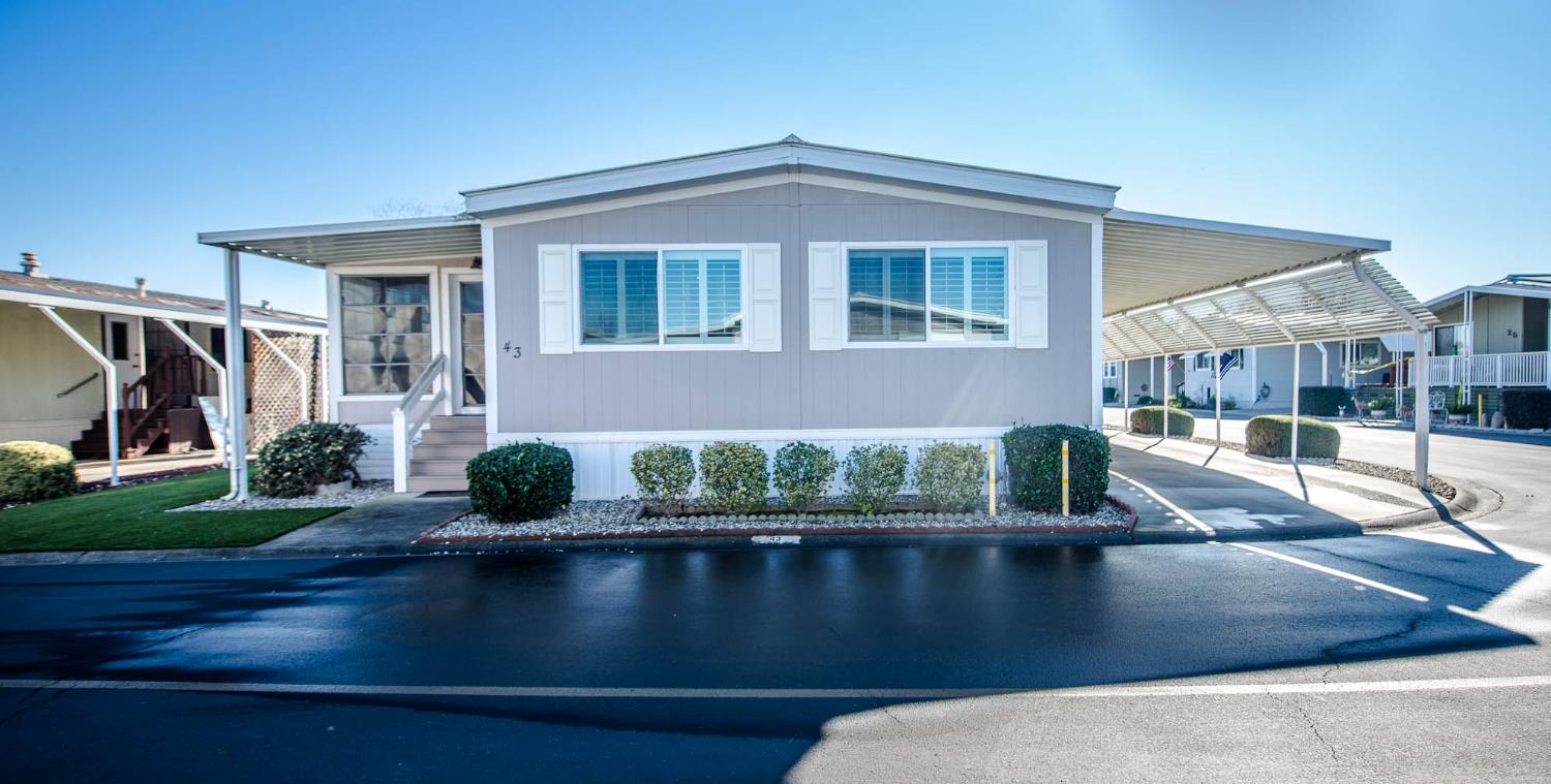 43 Leisureville Circle