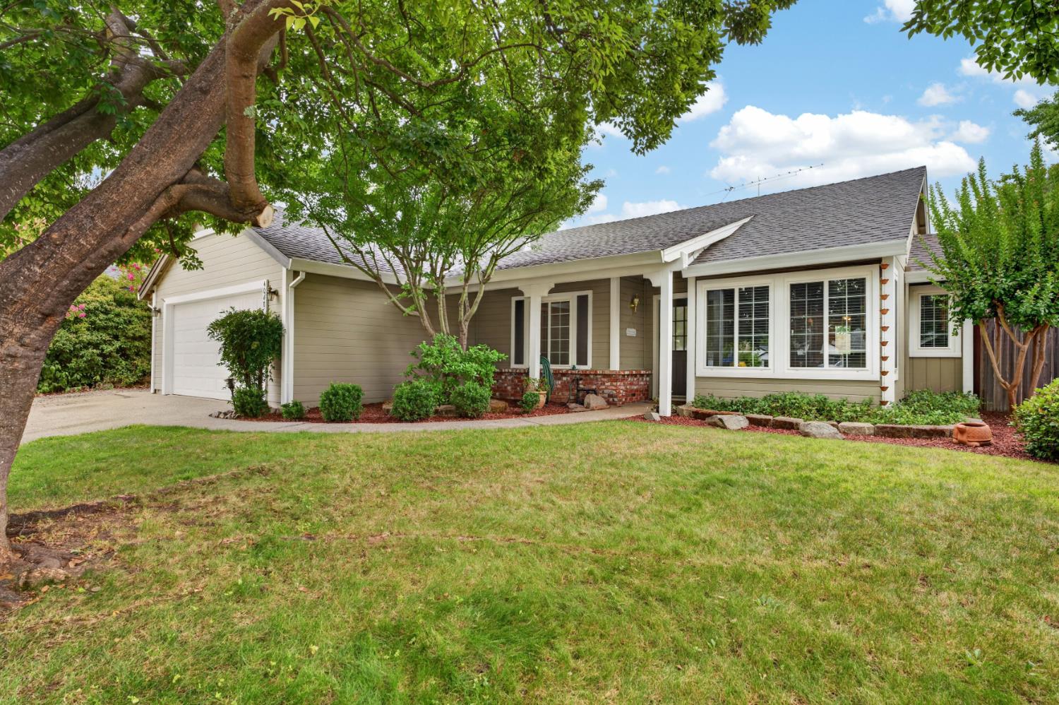 4048 Hunters Drive