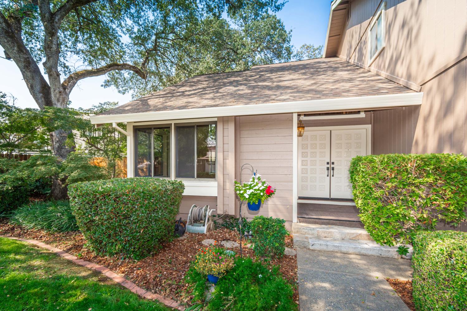 5920 Kingwood Circle