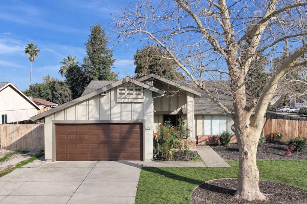 Photo of 3046 Bridgeford Drive, Sacramento, CA 95833 (MLS # 226037926)