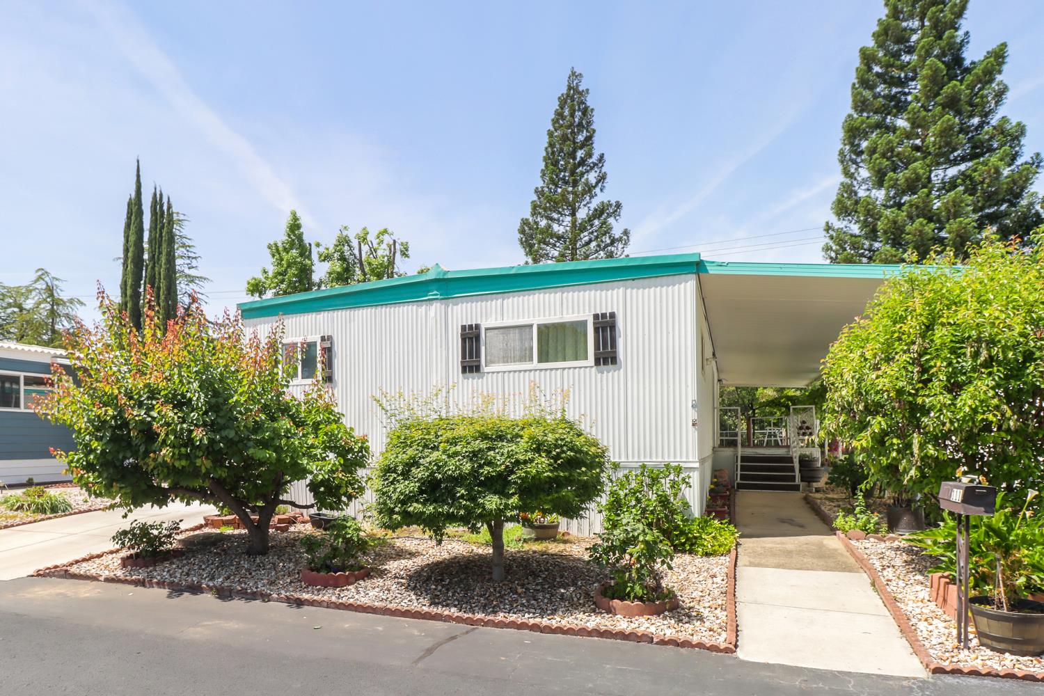 6900 almond Avenue 111
