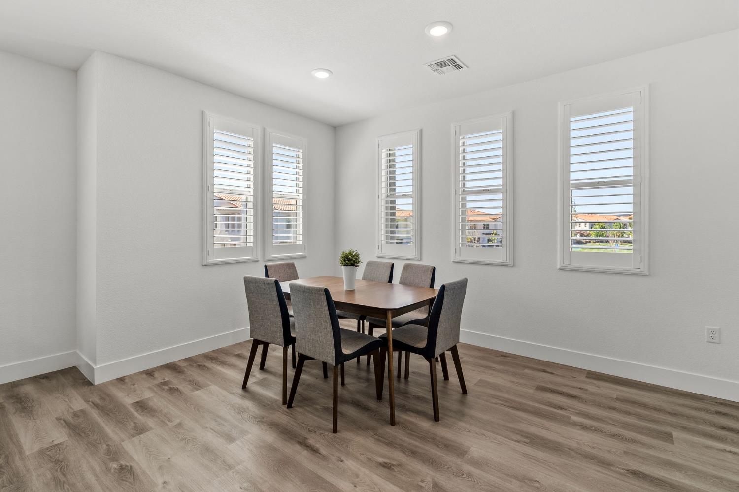 5301 E Commerce Way 2101