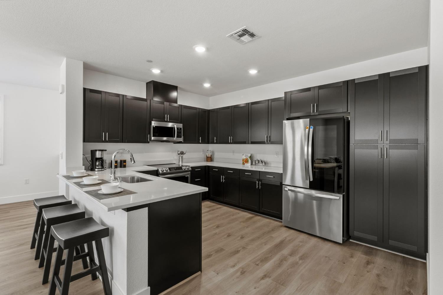 5301 E Commerce Way 2101