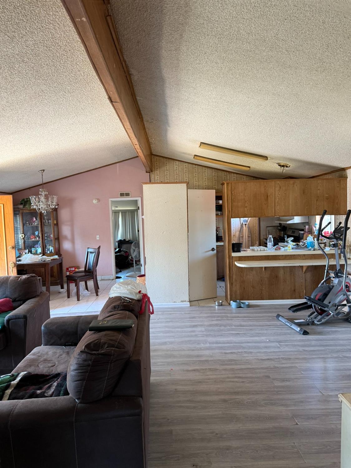 6820 Carnation