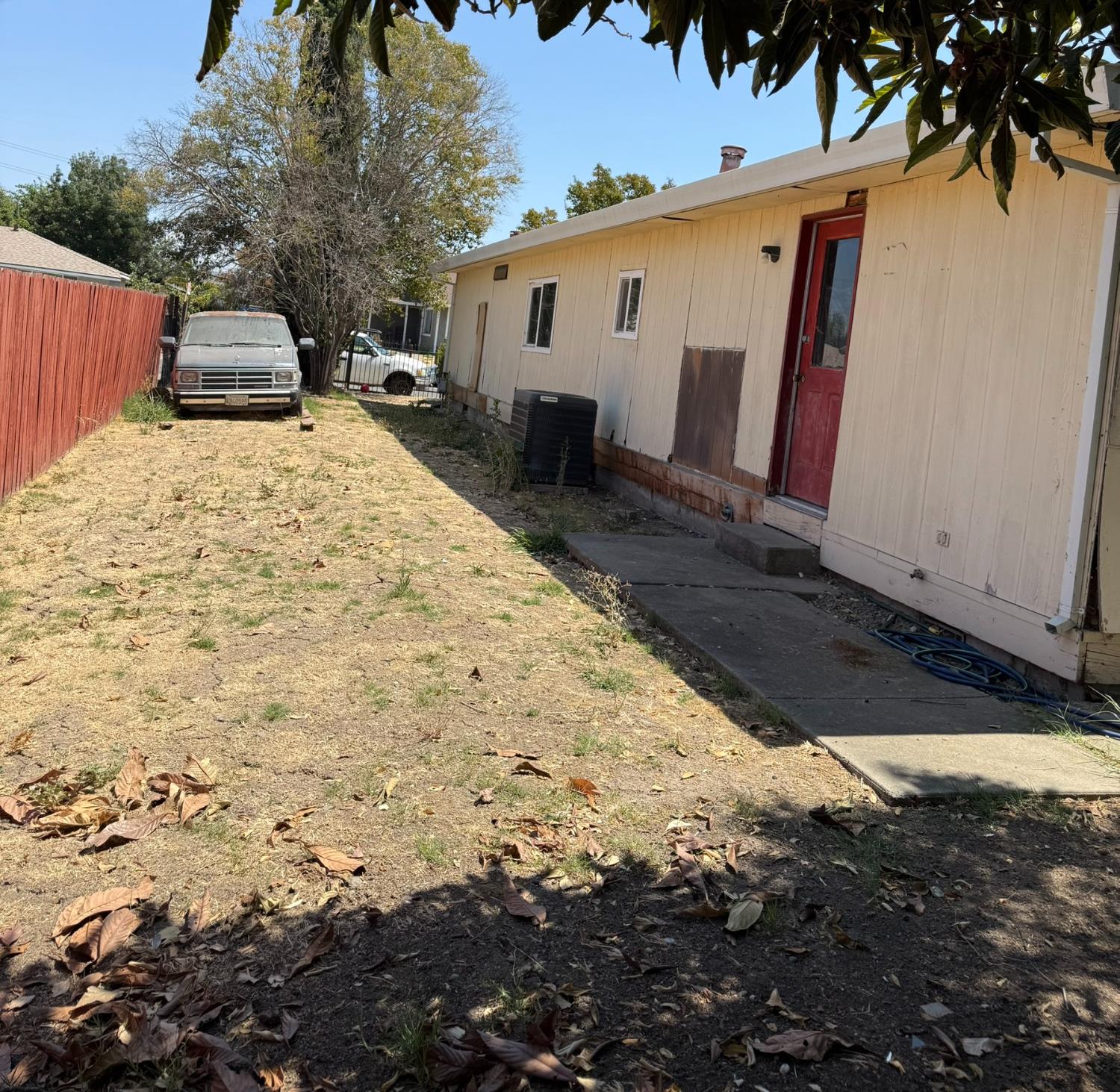 6820 Carnation