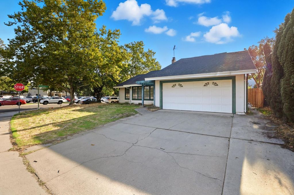 Photo of 8115 Gandy Dancer Way, Sacramento, CA 95823 (MLS # 225132458)