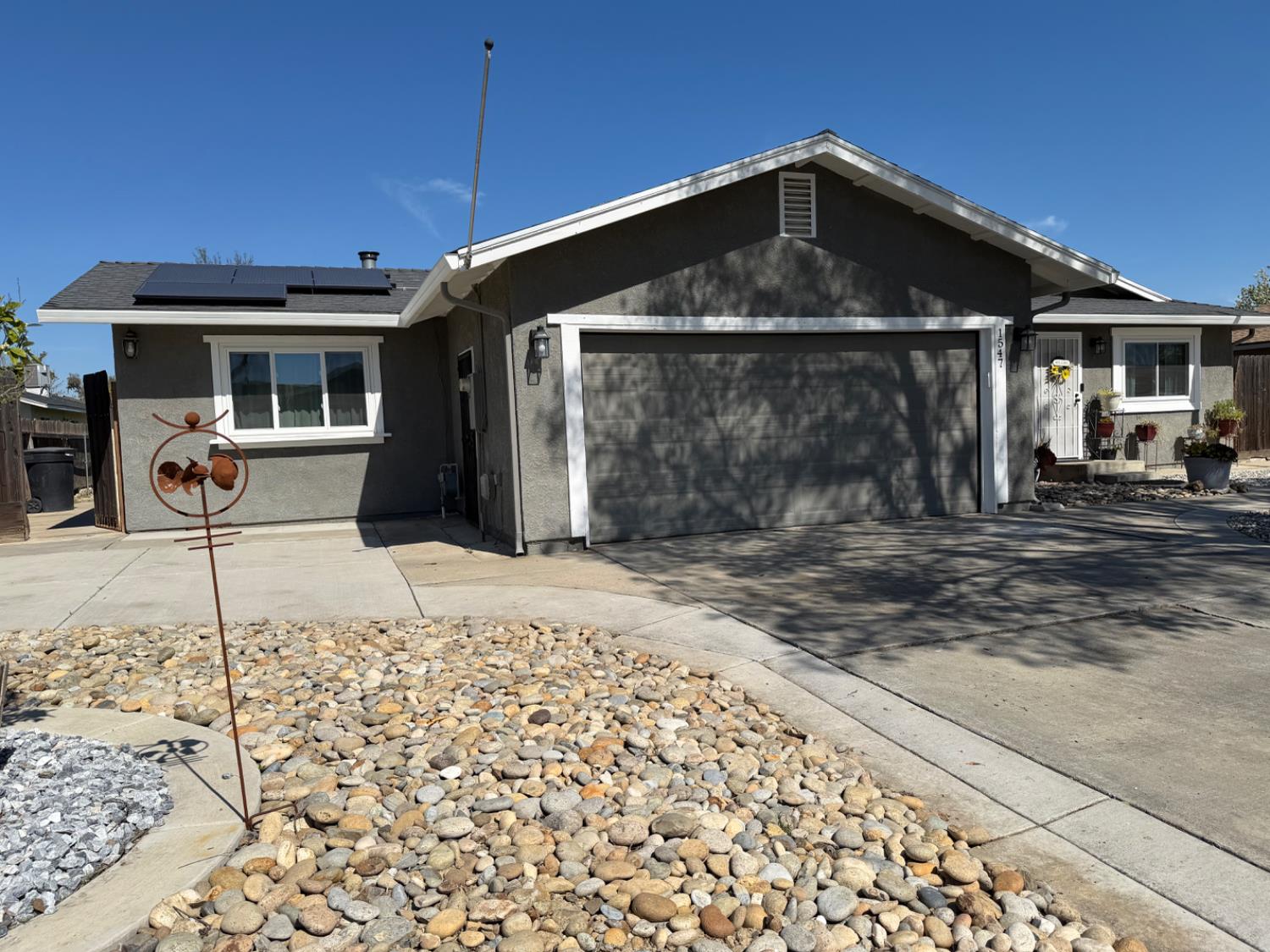 1547 Patchett Drive - Photo 3