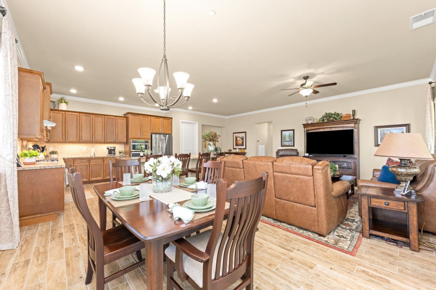 706 Mousebird Ct