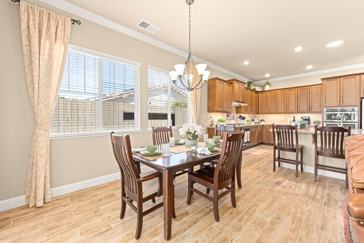 706 Mousebird Ct
