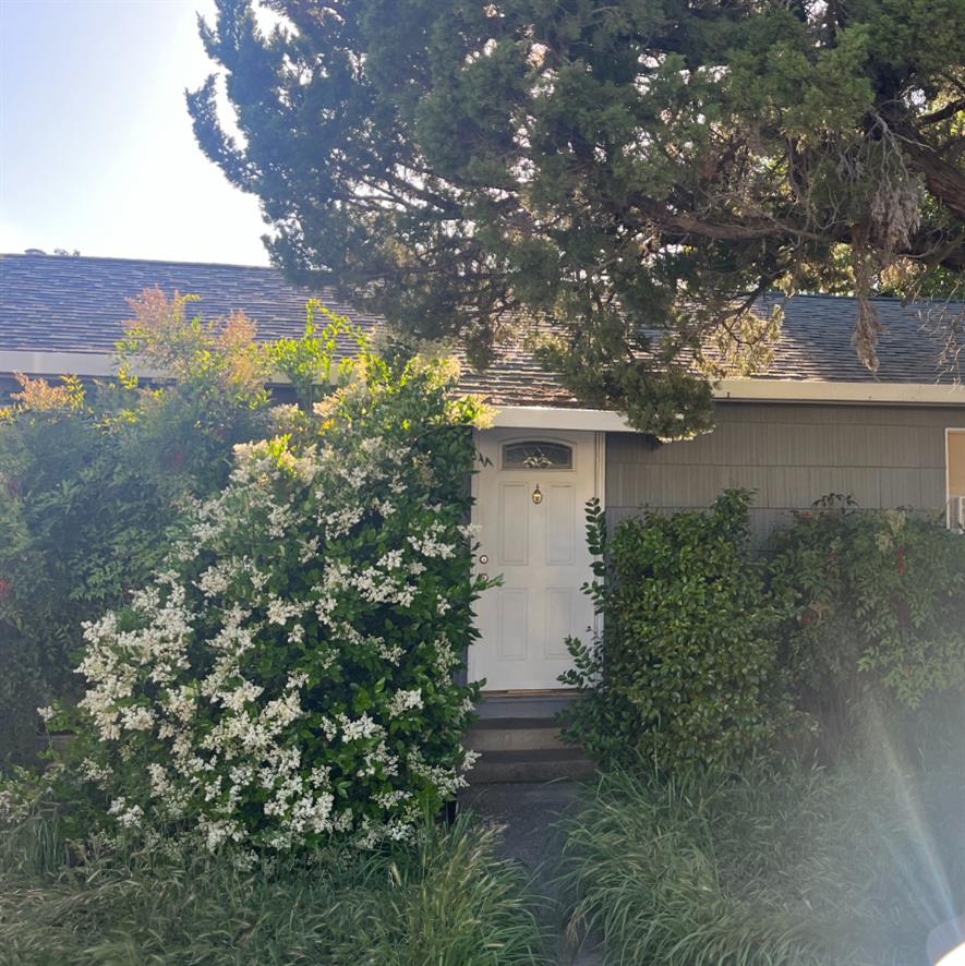 10237 Agnes Circle